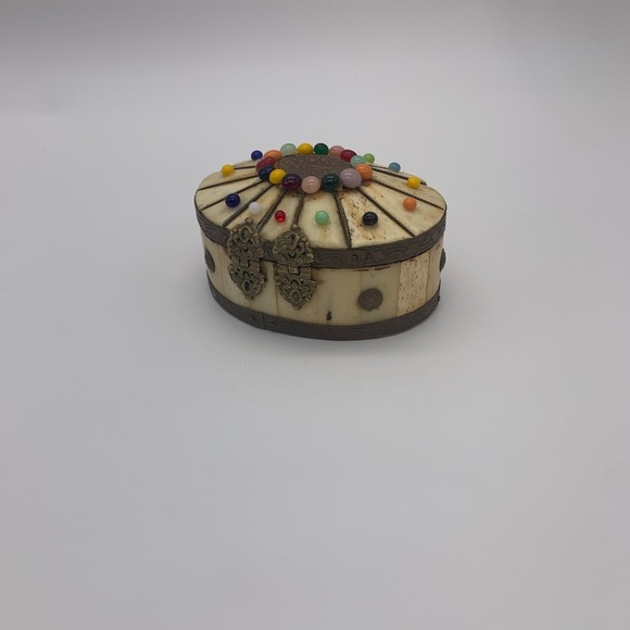 Retro Camel Bone Oval Trinket Box With Art Glass Beads Brass Trim & Clasp - Picture 6 of 11